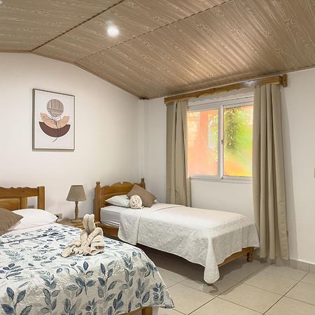 Hostal Familiar Rolo 圣卡塔利娜岛 外观 照片